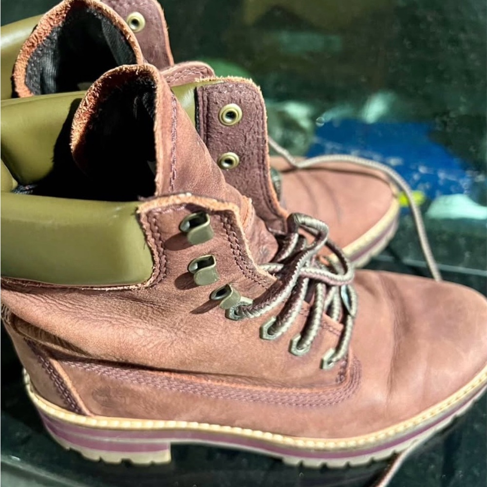 Timberland Mauve Leather Ankle Boots with Olive Collar